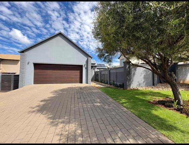 3 BEDROOM HOUSE FOR SALE IN MIDLANDS ESTATE